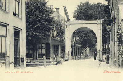 13798 Gezicht in de Rijksstraatweg met bebouwing te Nieuwersluis (gemeente Loenen aan de Vecht) uit het zuidwesten; met ...